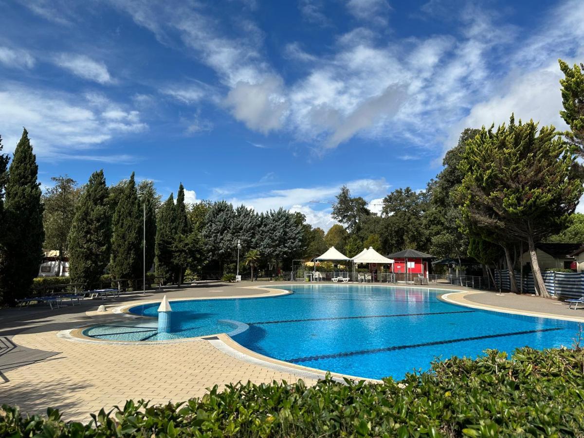Comfortabele Familie Chalets Met Veranda Incl Airco Dichtbij Zee! Viareggio Exterior photo