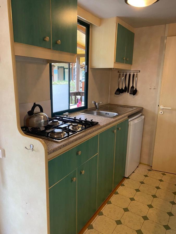 Comfortabele Familie Chalets Met Veranda Incl Airco Dichtbij Zee! Viareggio Exterior photo