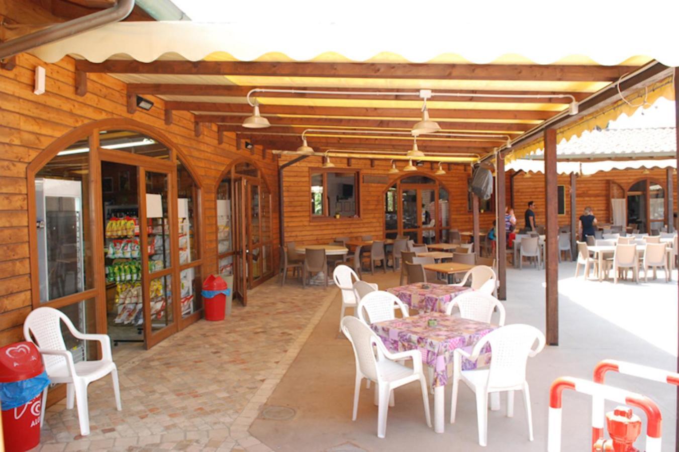 Comfortabele Familie Chalets Met Veranda Incl Airco Dichtbij Zee! Viareggio Exterior photo