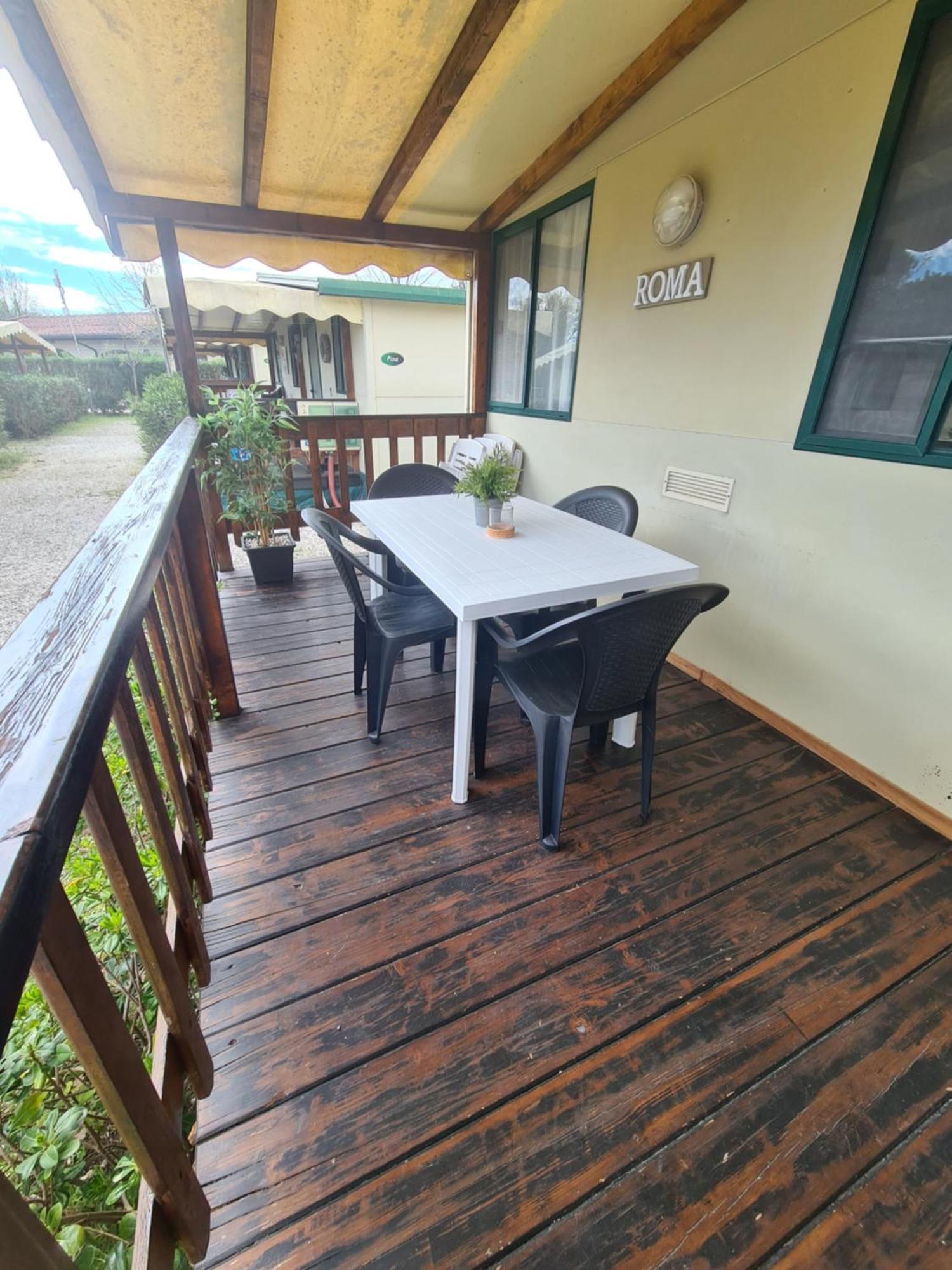 Comfortabele Familie Chalets Met Veranda Incl Airco Dichtbij Zee! Viareggio Exterior photo